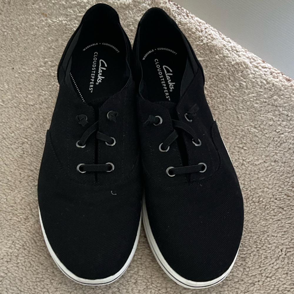 Women’s Clark’s cloud stoppers shoes, size 9.5